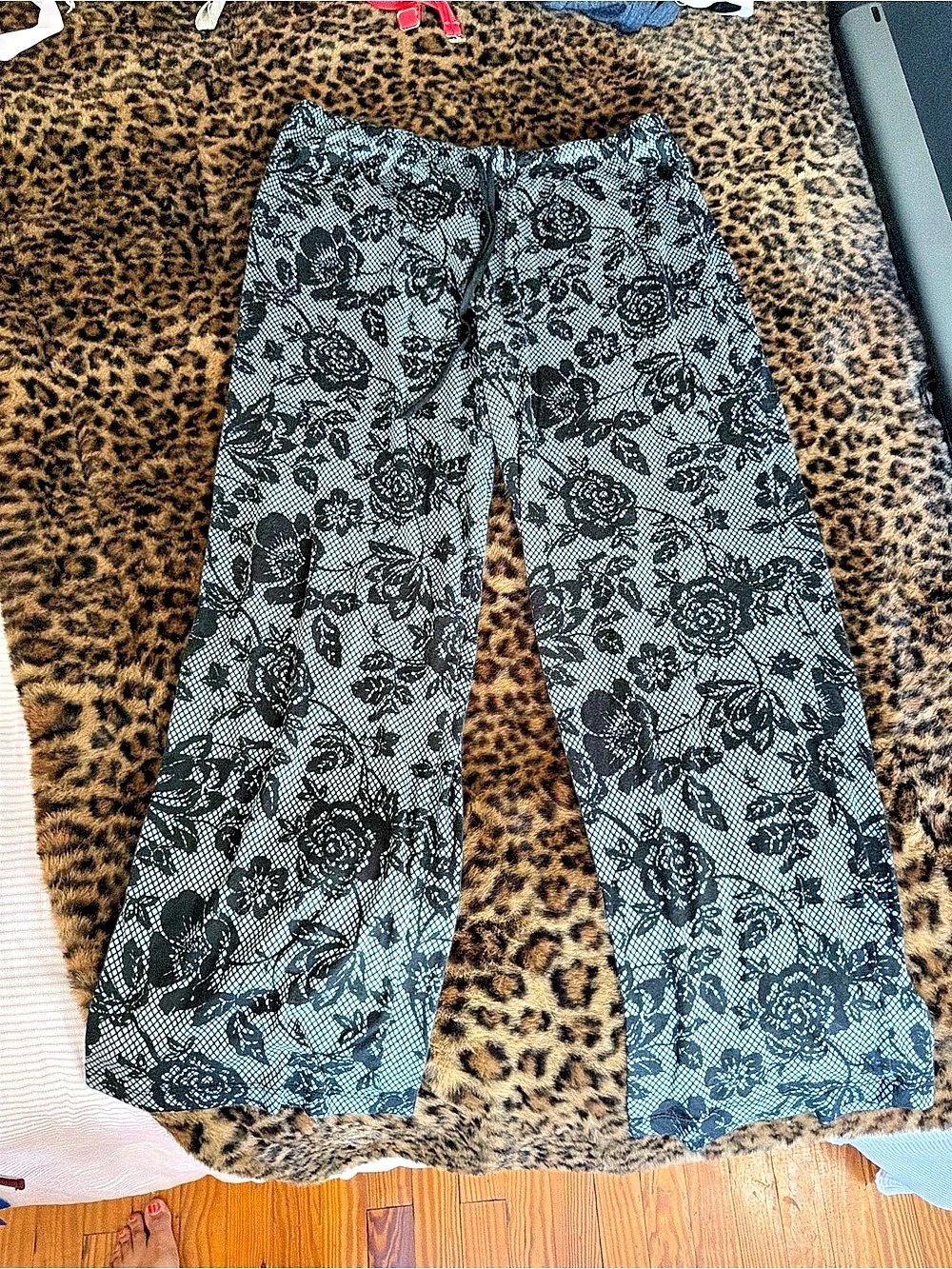Tahari Sleepwear Floral Pajama Set Button Up Wide Leg - Picture 7 of 8